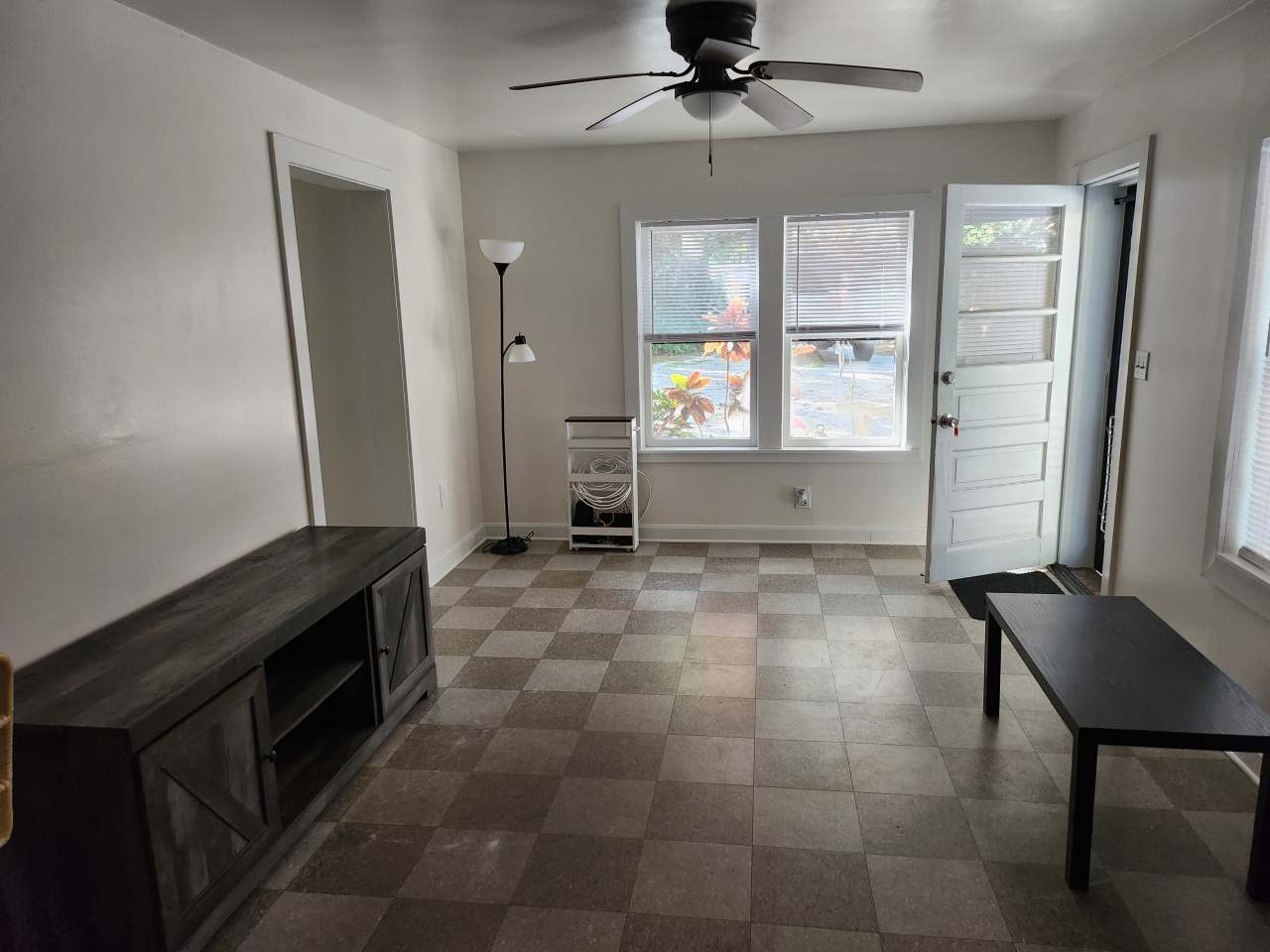 431 1/2 New York Ave