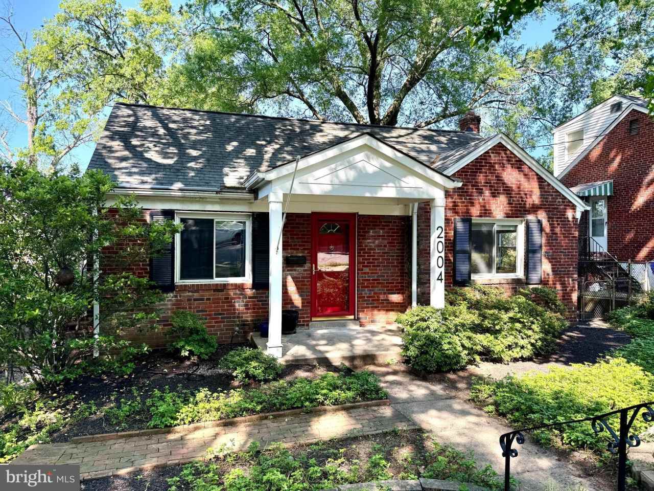 2004 S QUINCY STREET