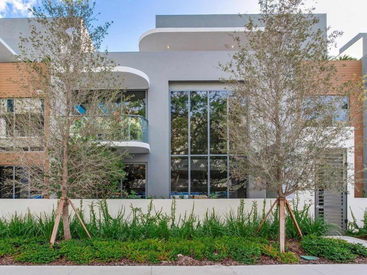 3020 W SANTIAGO STREET