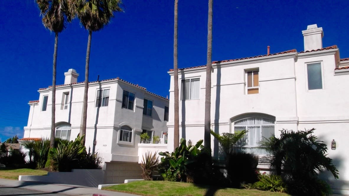 Stunning Updated  Spacious 3-Level Townhouse w/Den+Gorgeous Kitchen+Spacious Bedrooms+Bonus Rm+Patio  Private Garage