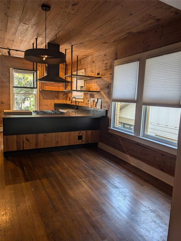 1907 West 38th Street