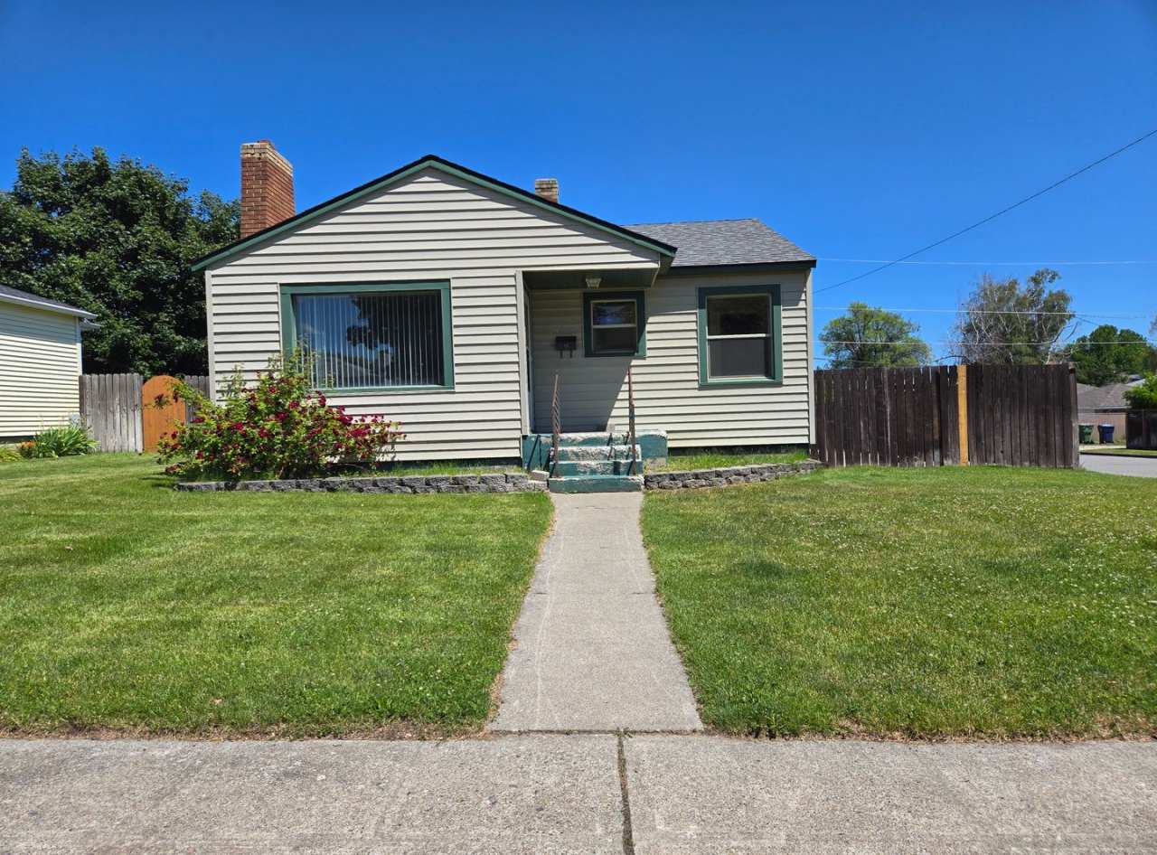 Beautiful North Side Home! Available Now!