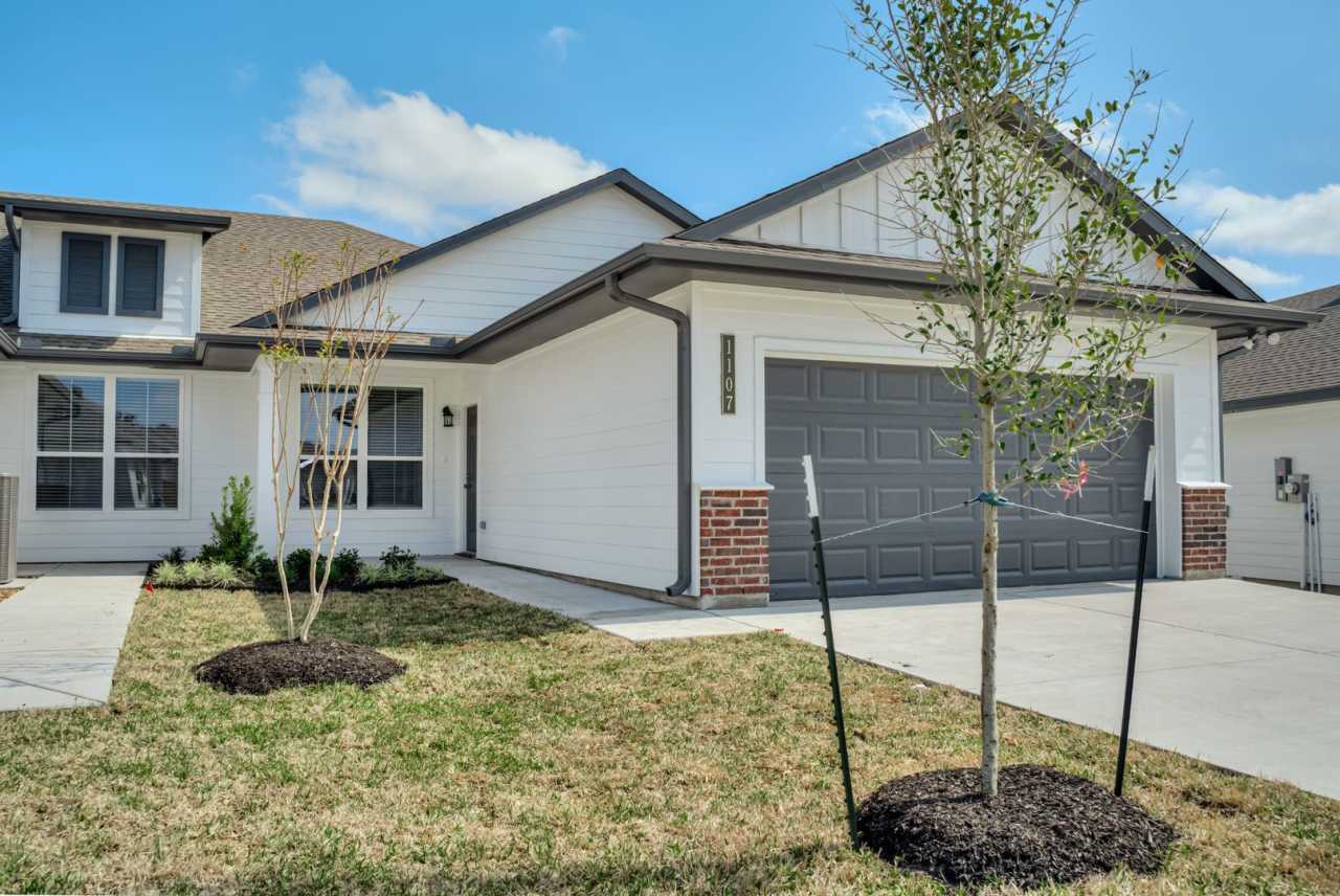 Impeccably Maintained Townhome in Vintage Farms!