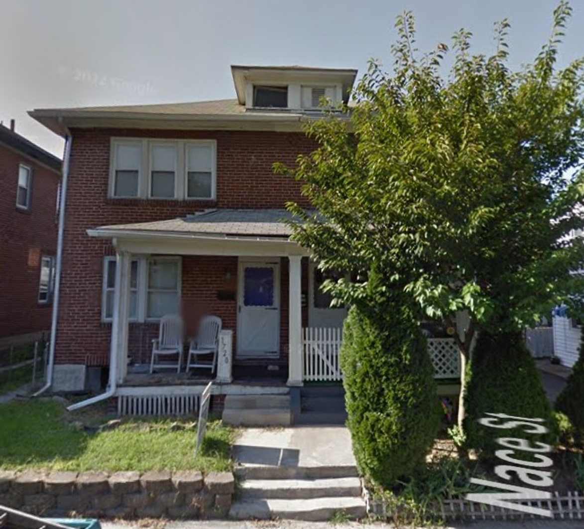 2 Bedroom House available now in Harrisburg!