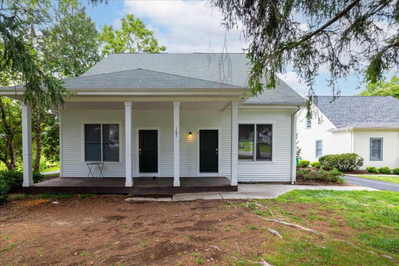 50% Off First Month! Spacious 3BR Townhome by the Bus Stop