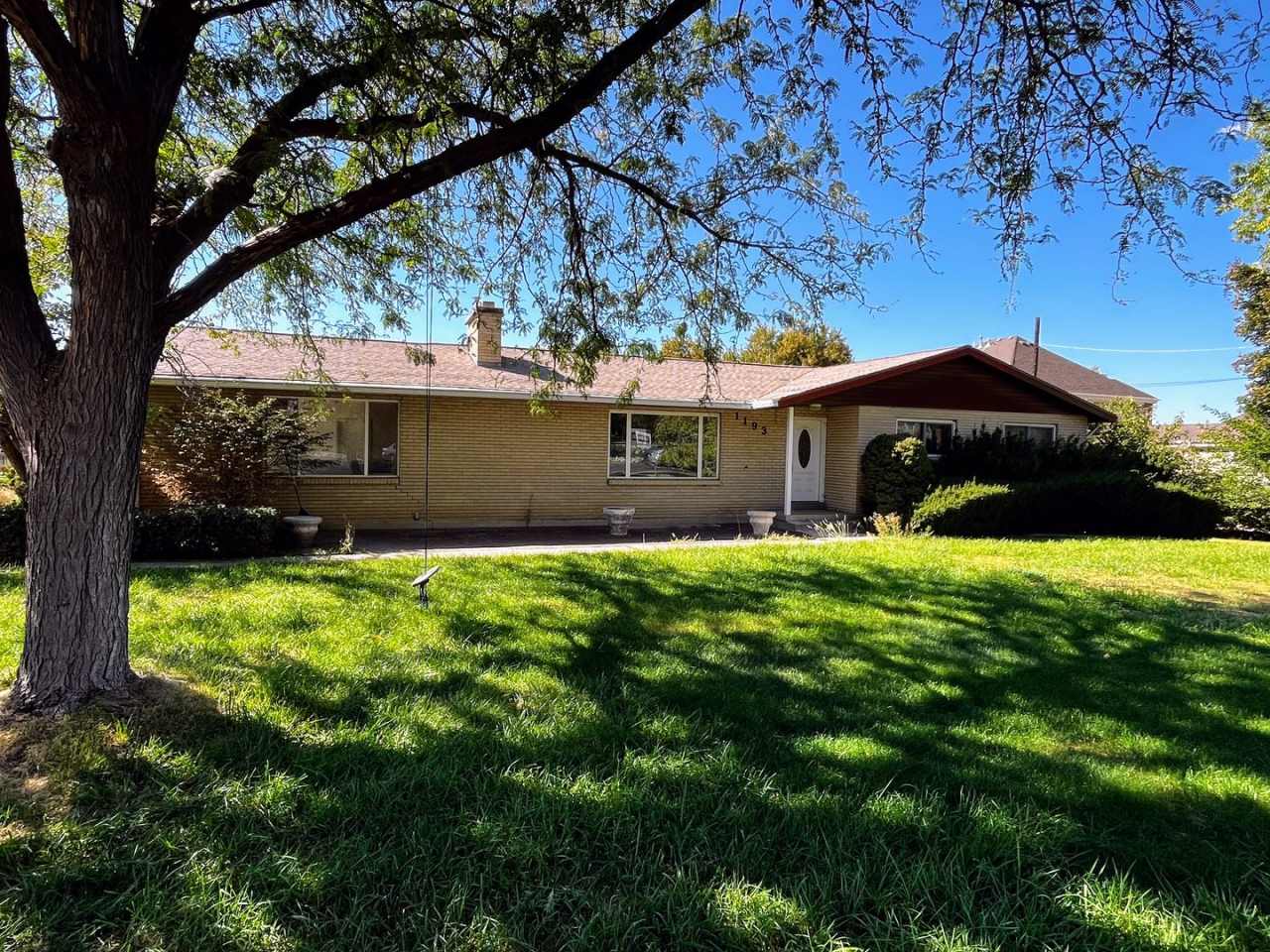 Beautiful 6 Bedroom/4 Bathroom in Centerville