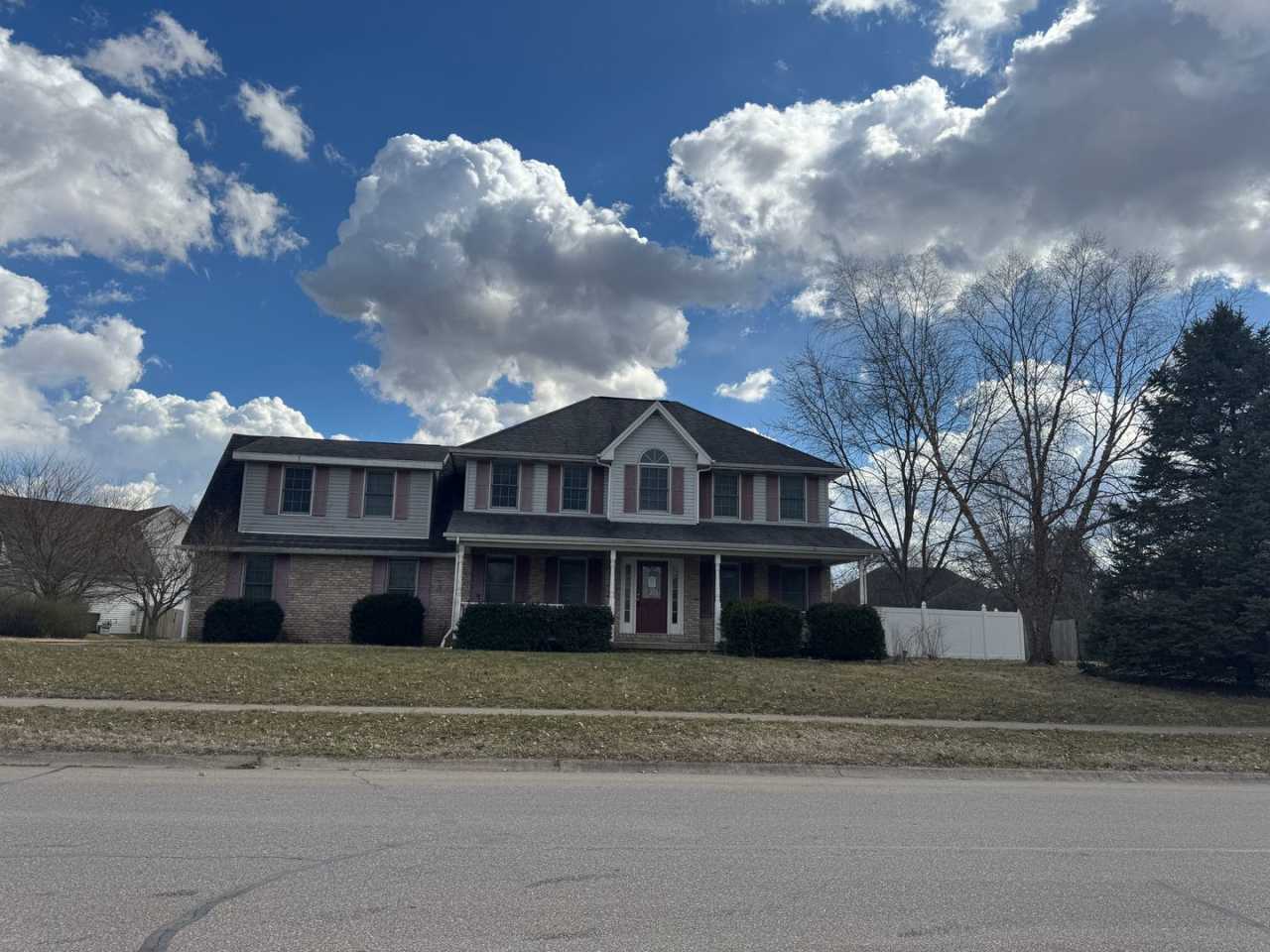 Now Showing this 5Br, 3 1/2BA home located at 2047 Parkside Dr., Columbus, IN