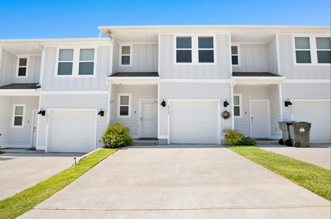 3 bed gated community home with community pool