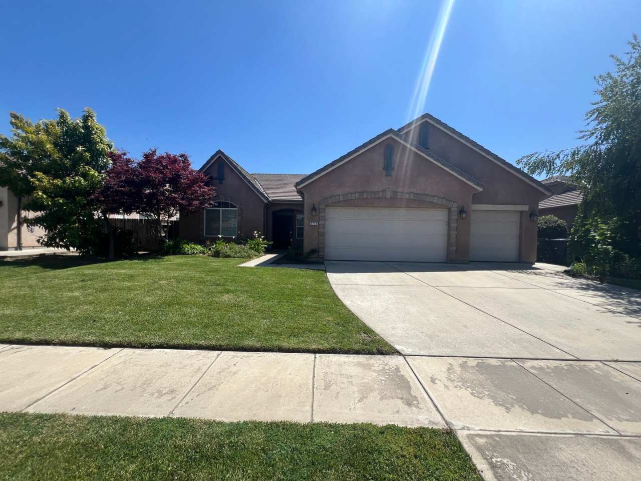 ***JUST REDUCED!!!*** Spacious 4 bedroom, 2 bathroom home in Visalia, CA