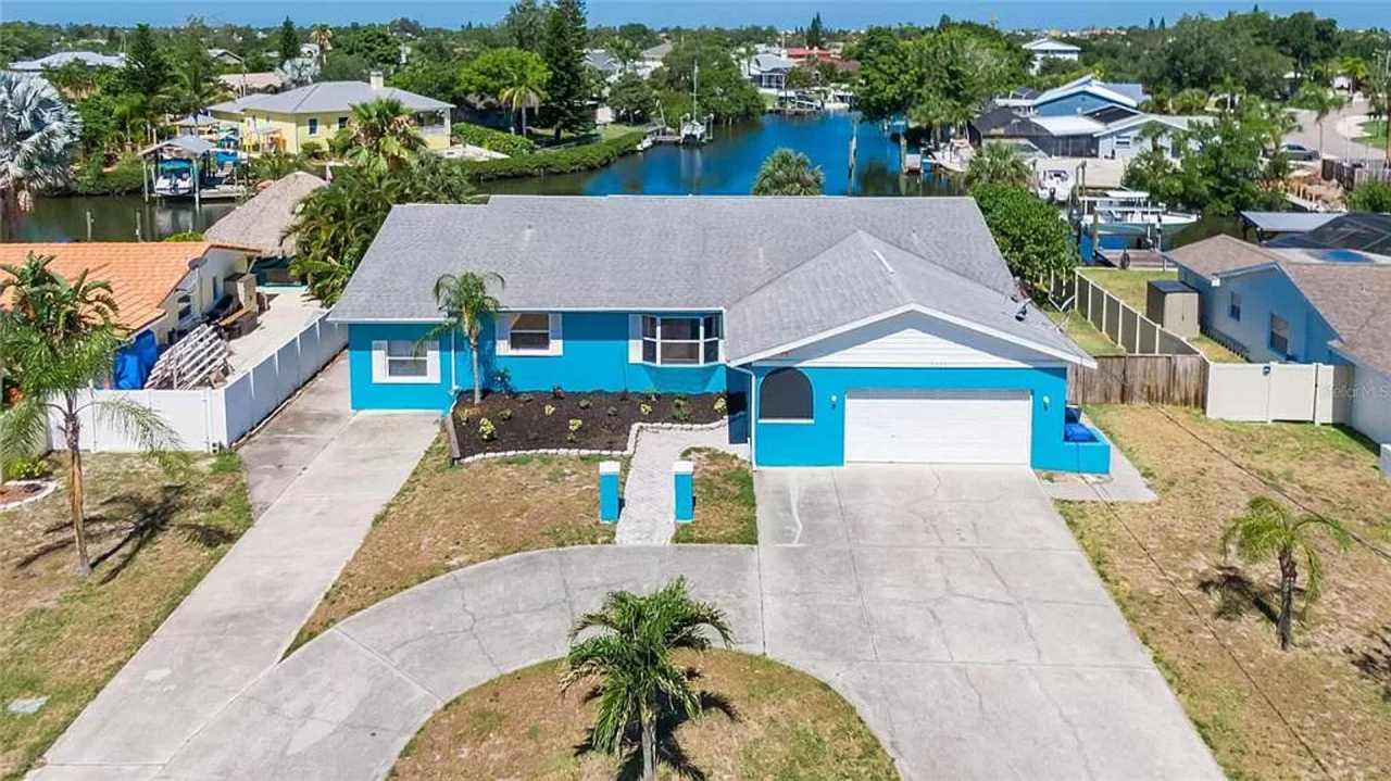 Newly remodeled 2600sf with 3 bedroom and 3 bath