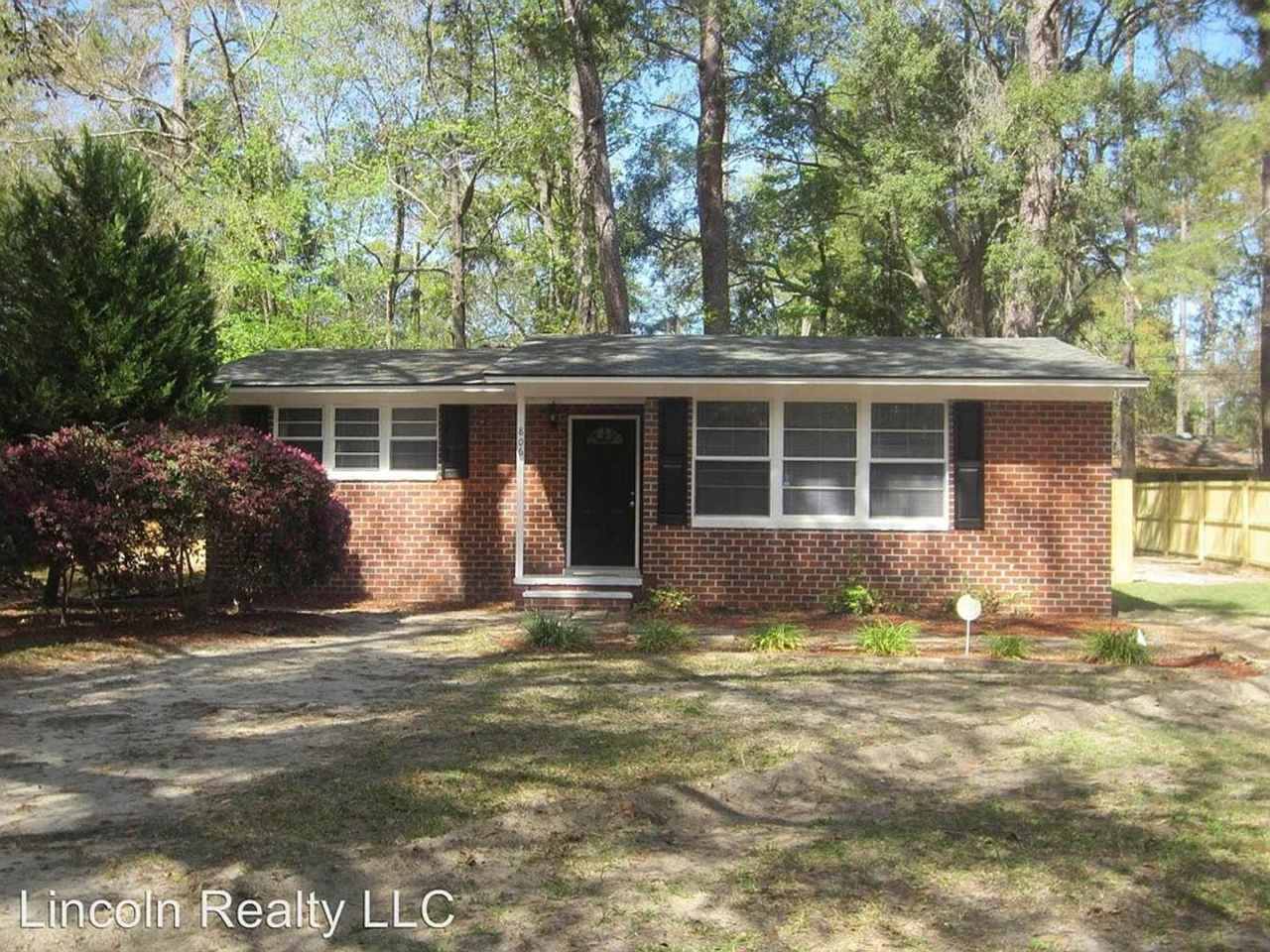 3BD/1B Home Located in the heart of Valdosta