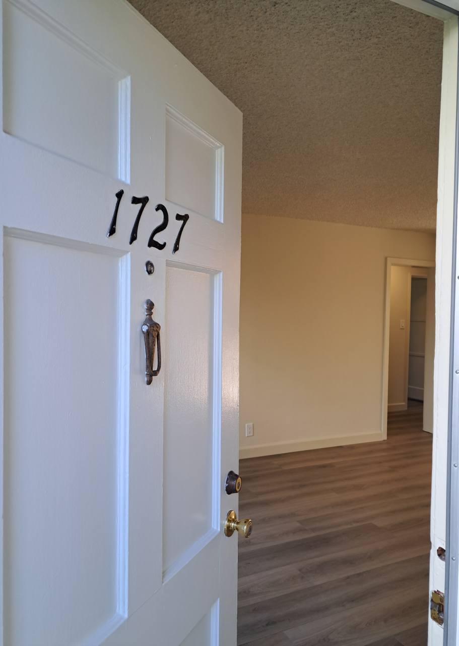 1727 North Glenoaks Boulevard - 1727