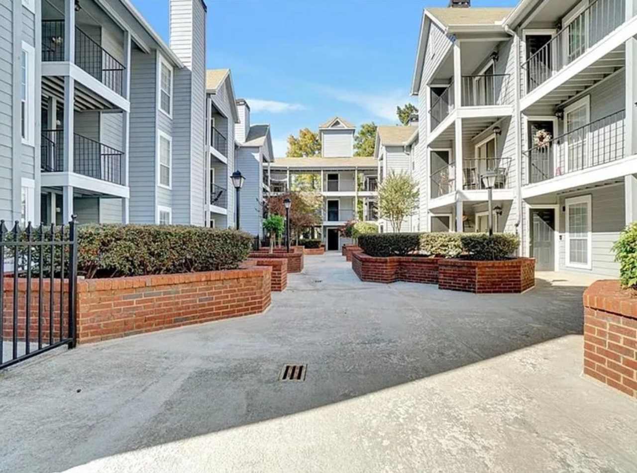 Get $500 OFF Luxury Renovated 1BR!!! — Move In by 12/21