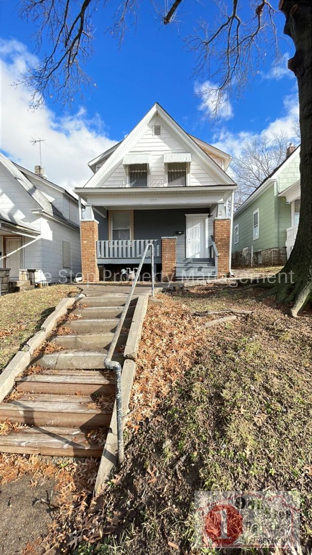 Beautiful 4 Bedroom 2 Bathroom Home in Kansas City!