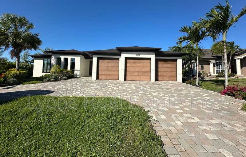 4402 Chiquita Blvd S