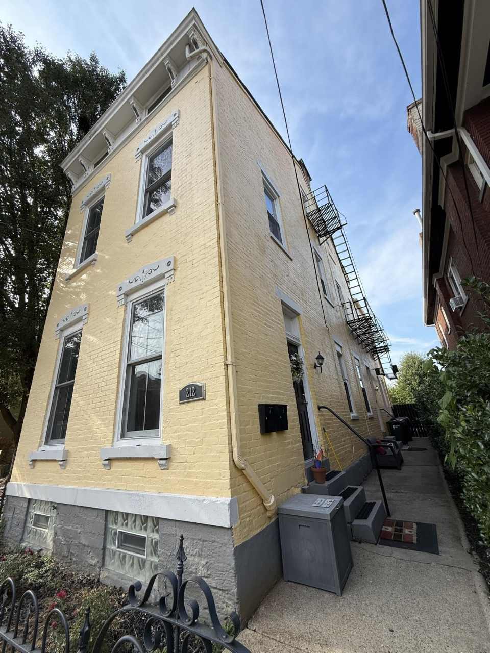 212 W 6th Street unit: 2