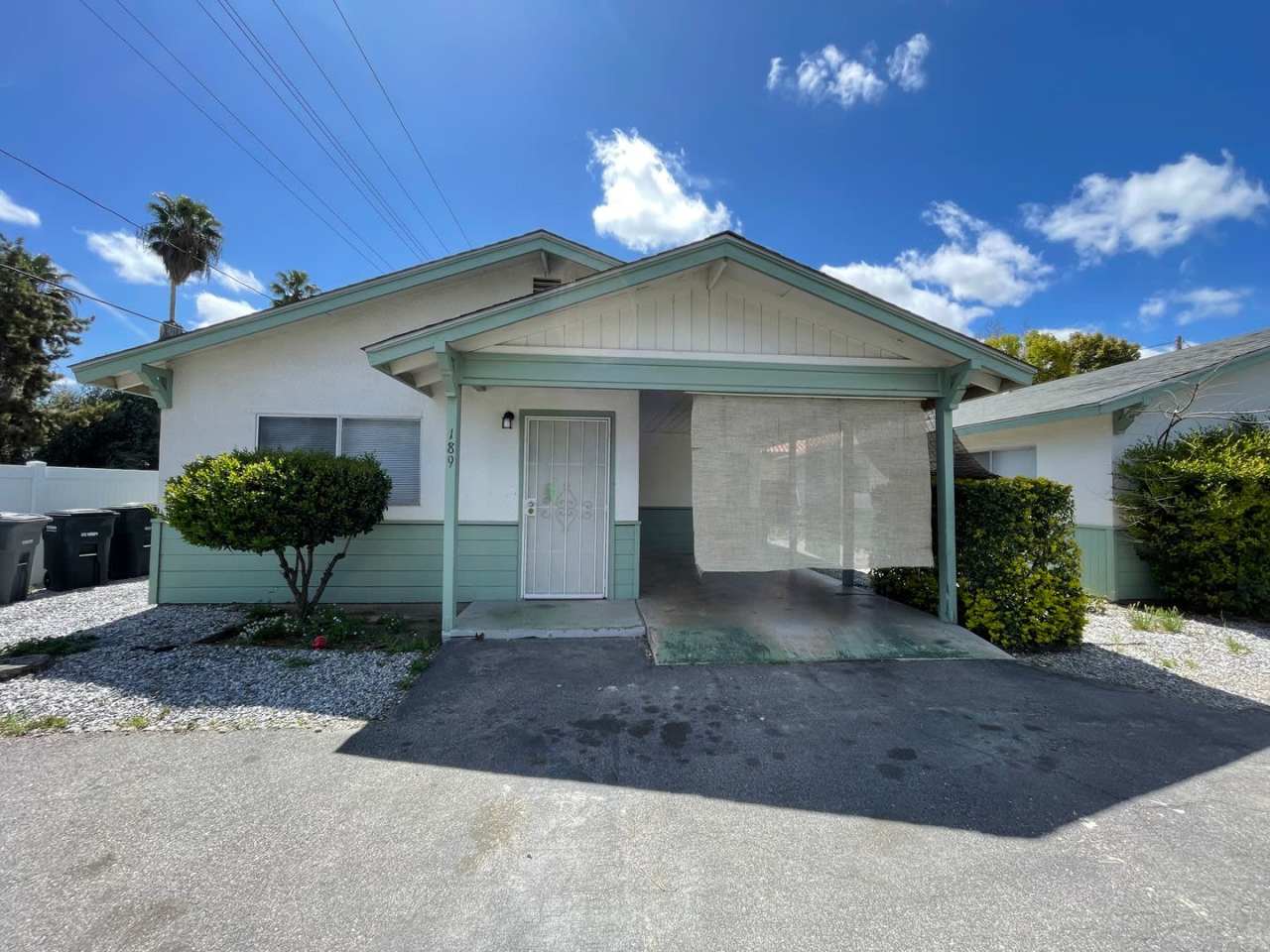 Cozy One Bedroom One Bathroom Cottage Home in Hemet!