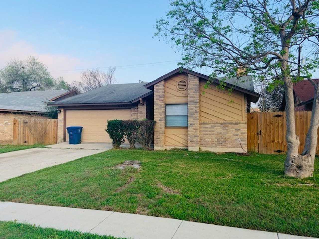 3 Bedroom/ 2 Bath Home Near Randolph AFB!