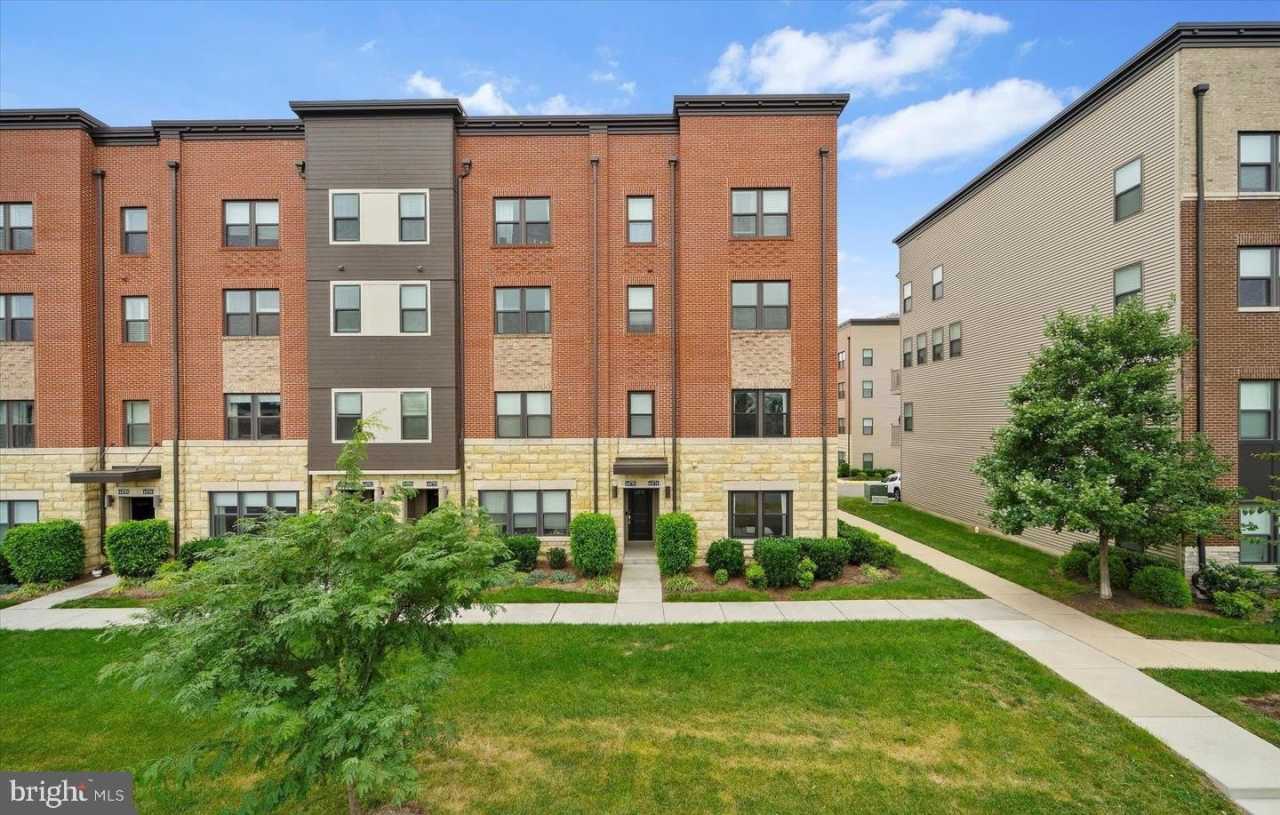 44774 TIVERTON Square