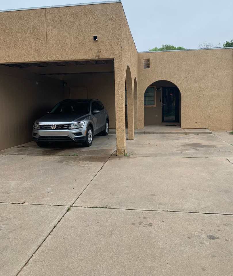 1032 Mockingbird Apt. B