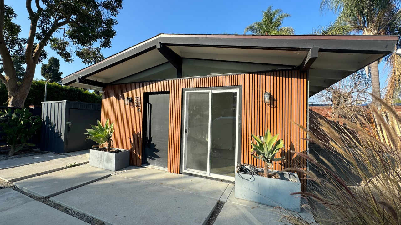 Cozy Cliff May Efficiency in Rancho Neighborhood for Rent!