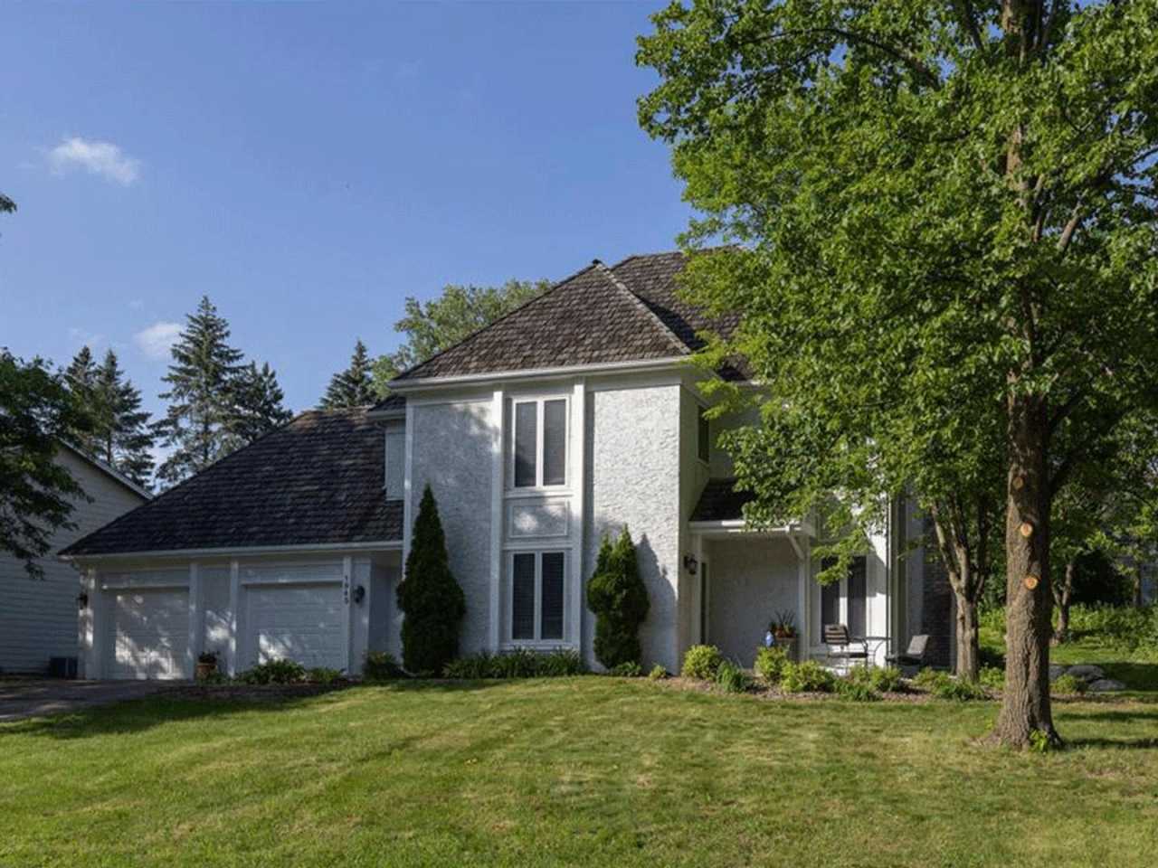 2-Story Estate Home with Fireplace, 4 BR's on one level, Office, Gourmet Kitchen, Pets OK!