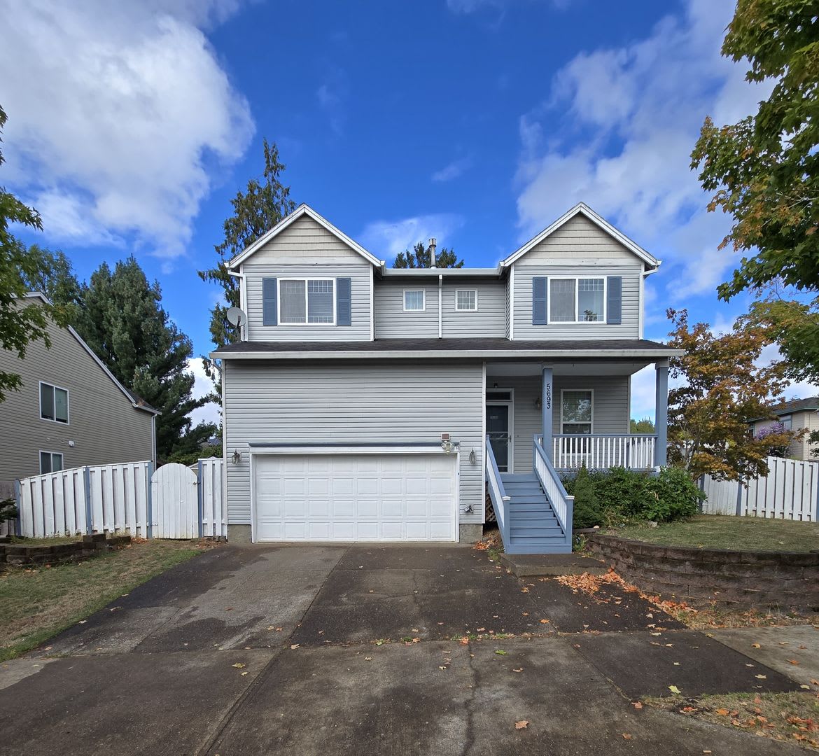 Excellent Condition 4 BR Home, New Hardwoods, Huge fenced backyard !