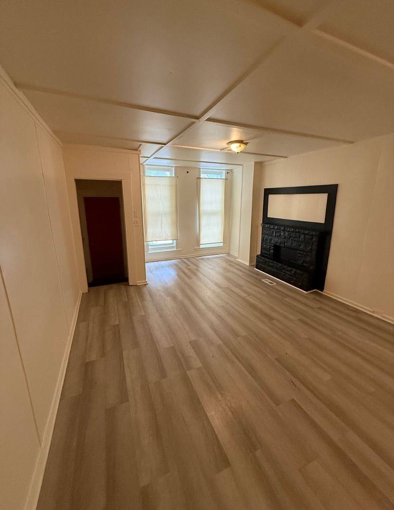 ATTENTION! 220 N Luzerne is Available NOW!