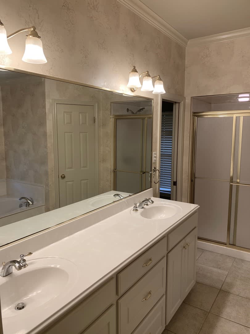 BEAUTIFUL HOME IN AZALEA GARDENS