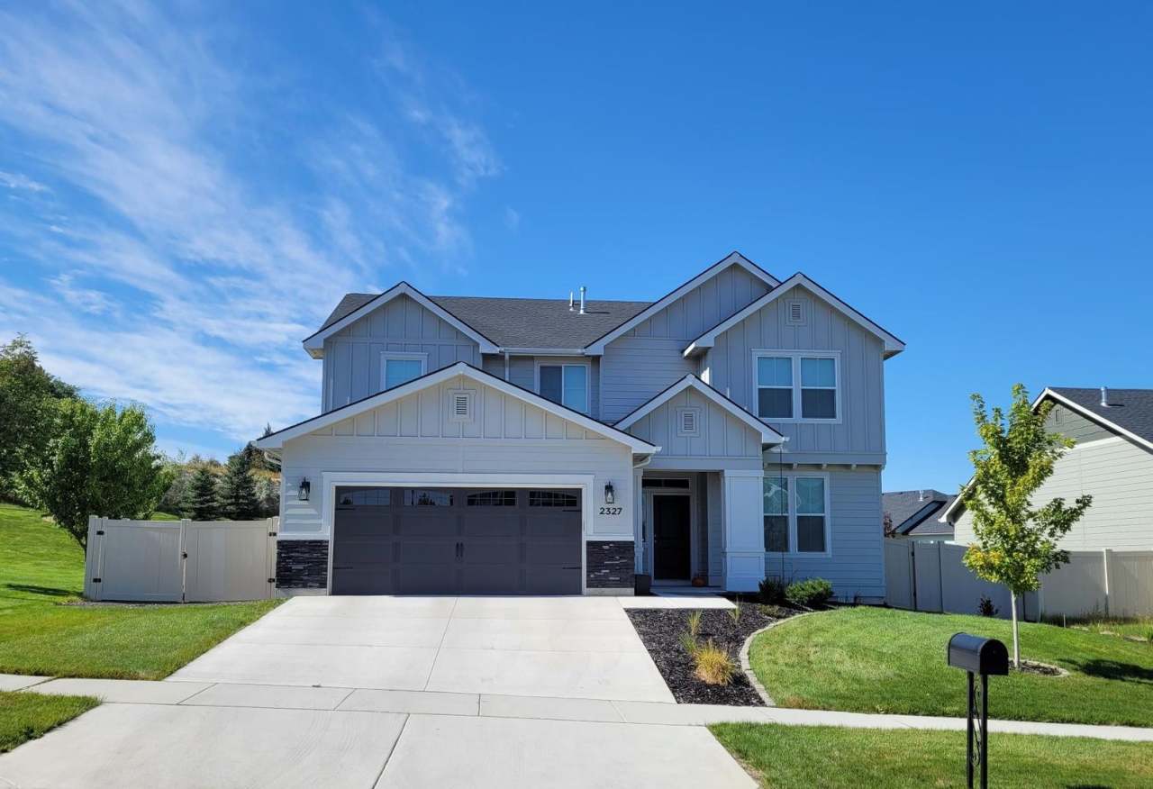 Stunning Home in Meridian with Bonus Room!