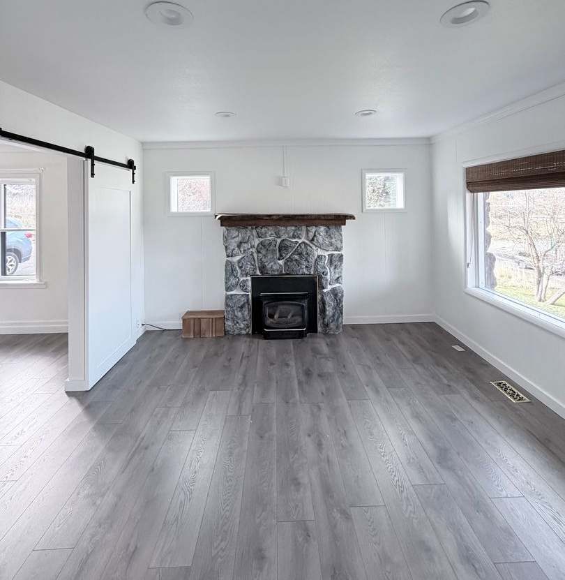 Lakeview 4-Bedroom Home Steps from Moore Park – Updated Throughout! 2.8 miles from Sky Lakes and OIT