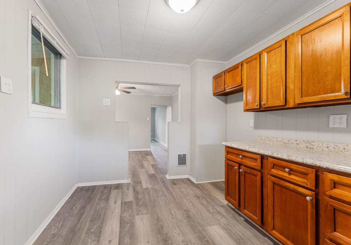 Newly Renovated 2 Bedroom Duplex Available Now!