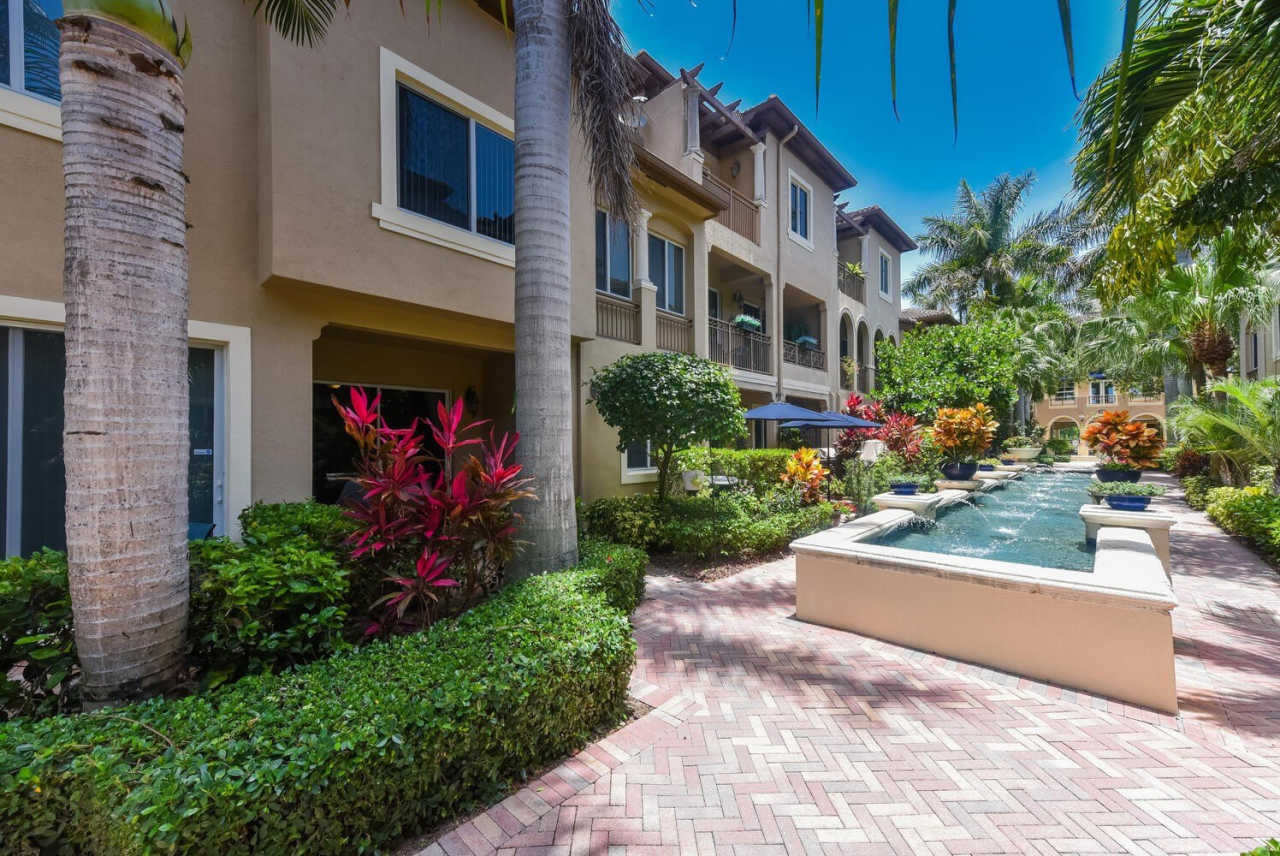 3033 Waterside Circle