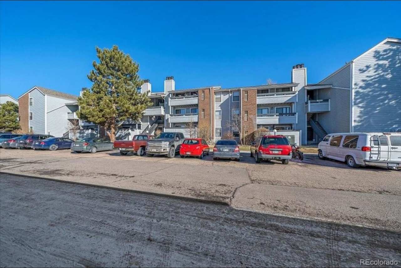 1 Bedroom Condo in Aurora