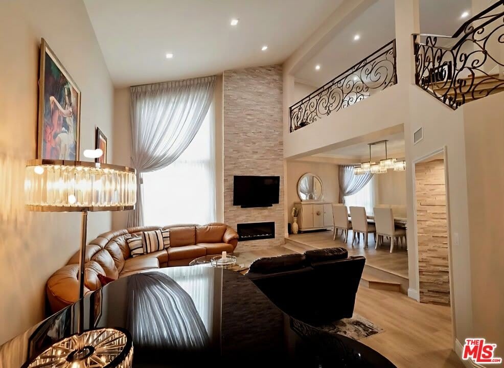 5333 Zelzah Ave unit: 305