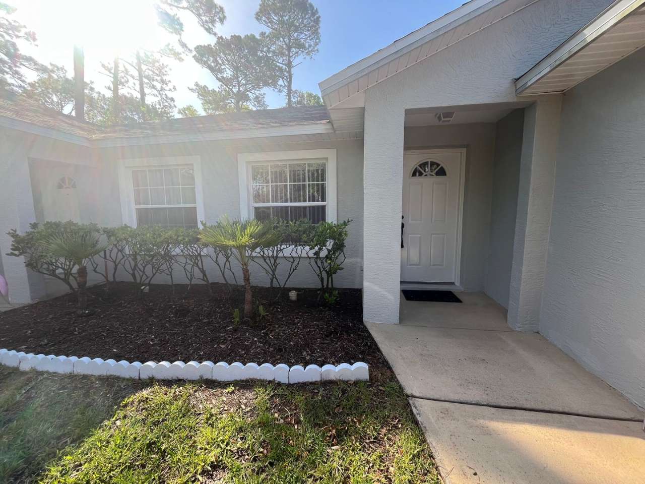 Charming 2 bedroom, 2 bathroom dulplex located in the desirable Palm Coast!