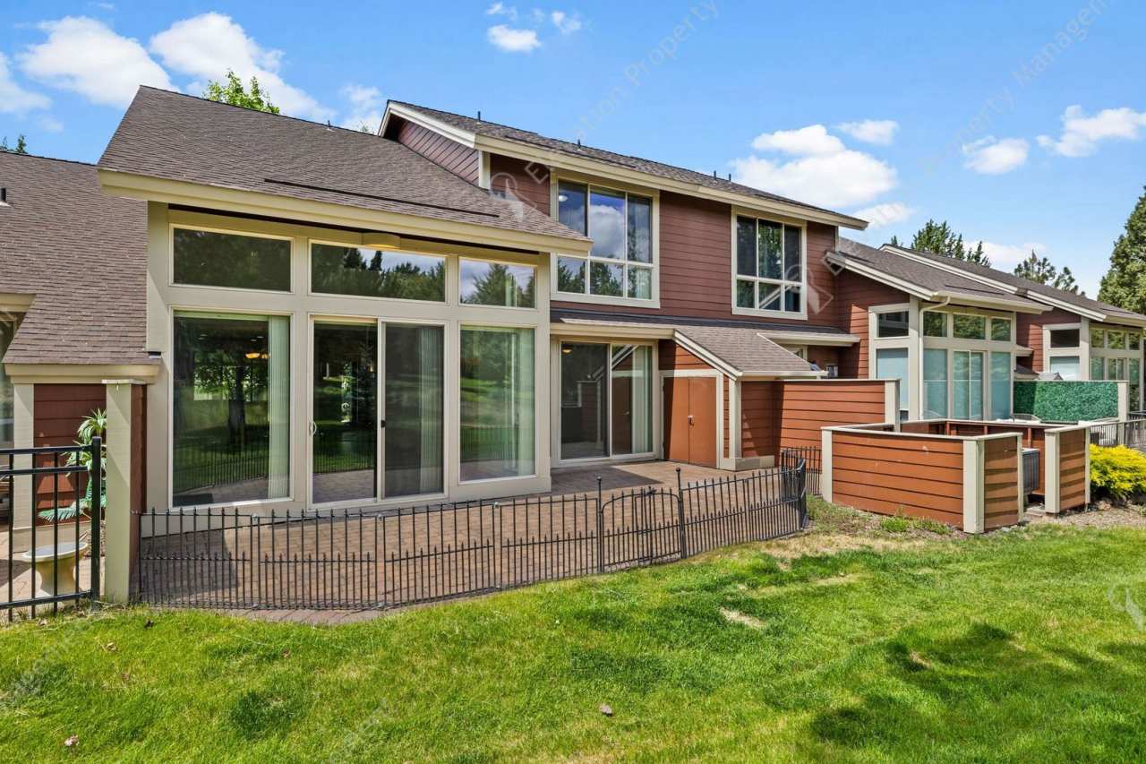 Eagle Crest Townhome Steps to Lakeside Center  Trails