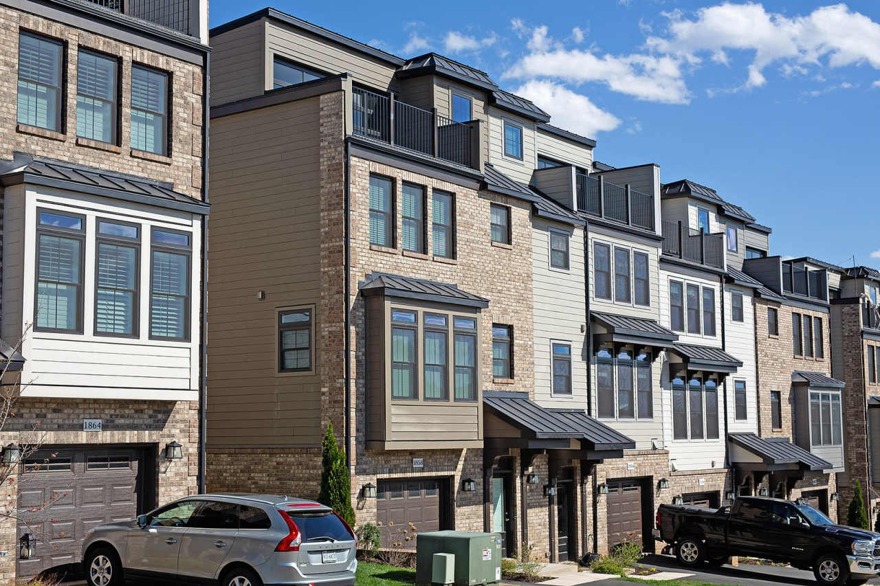 Spacious Cascadia Townhome With Rooftop Terrace
