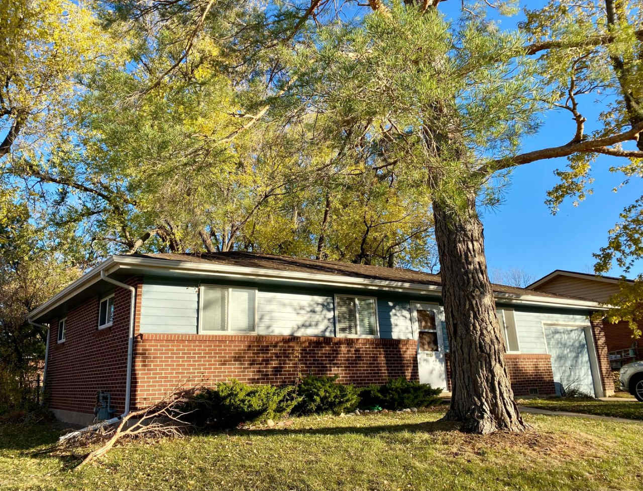 Available for 2026-2027 Fall Pre-Leasing! Charming 3 Bedroom House, conveniently located close to CU campus