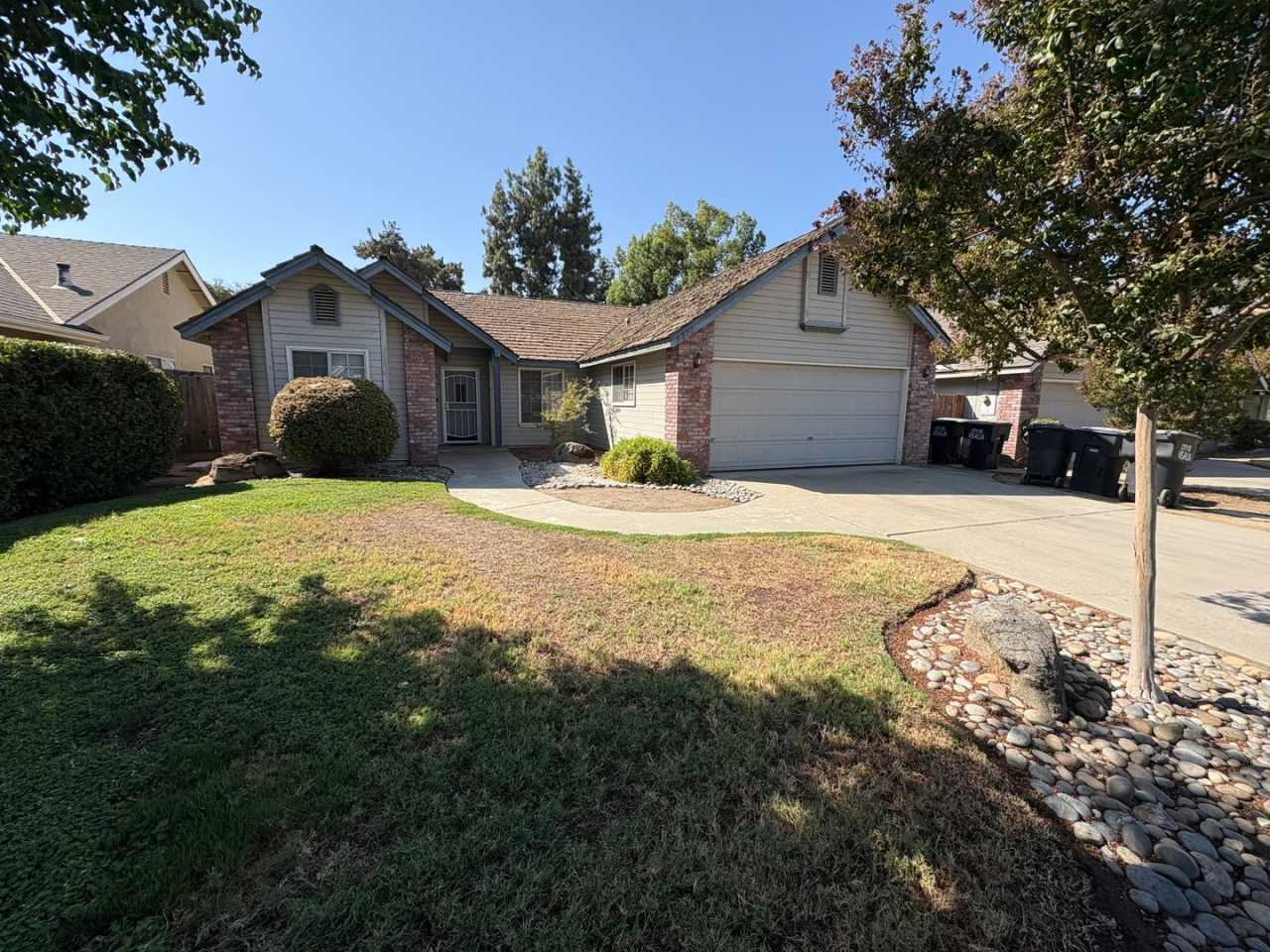 NW Visalia Home Available Now!