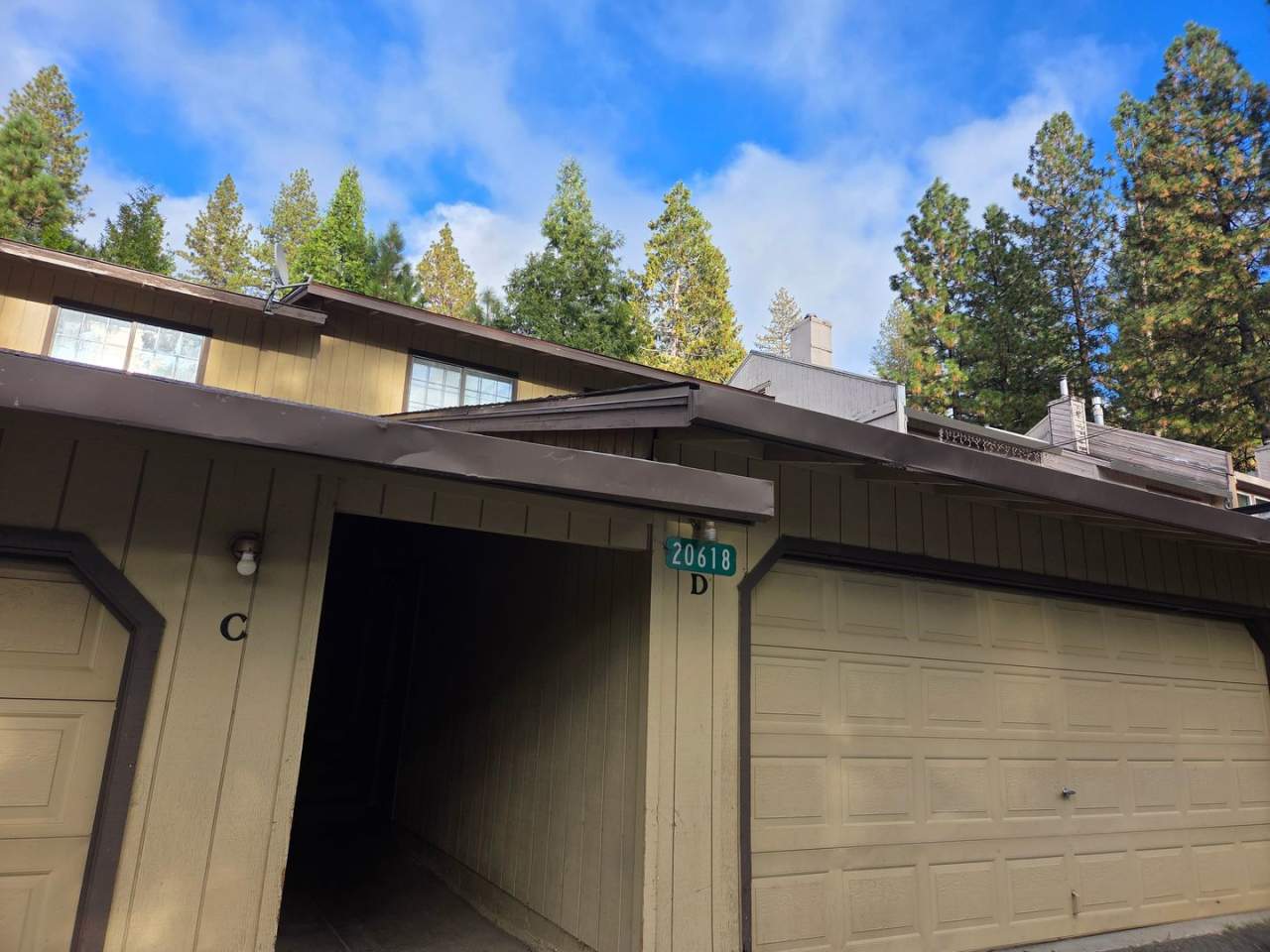 Spacious 3 Bedroom, 2.5 Bath Townhome in Wi Wuk, CA