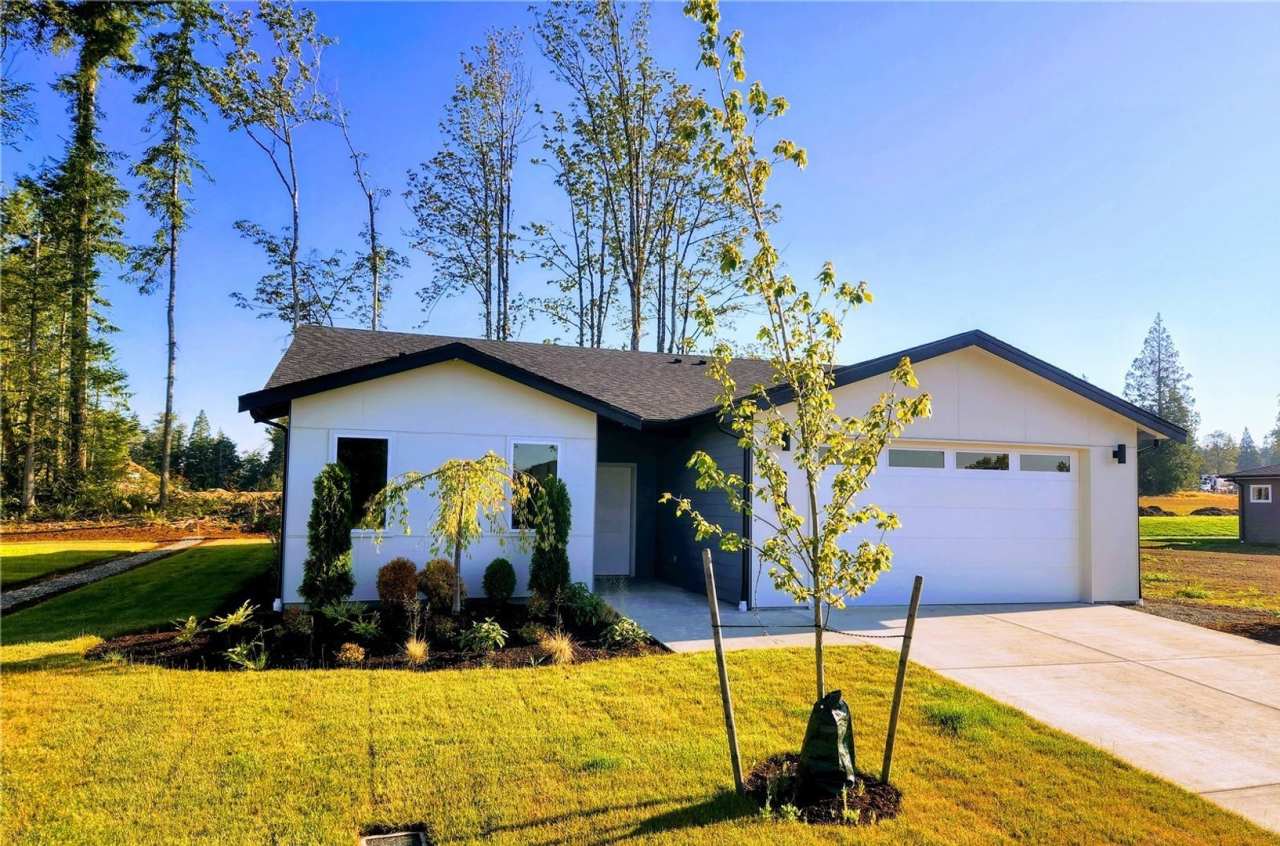 Very New Single Story Rambler 3 Bed, 2 Bath Home in Blaine