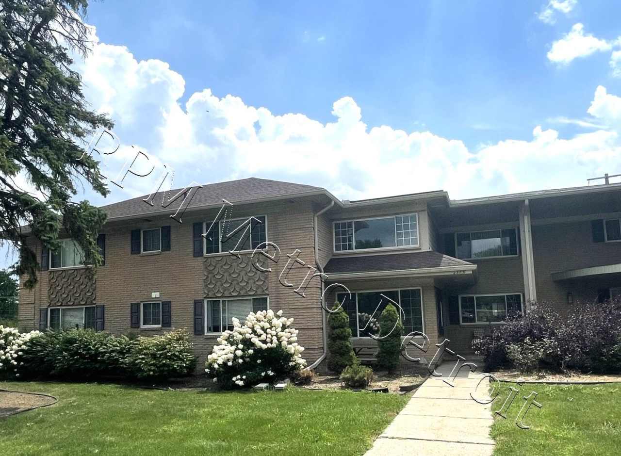 CHARMING SUBURBAN CONDO