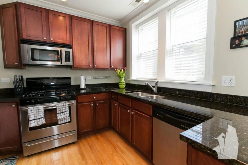 4867 N Hermitage Ave