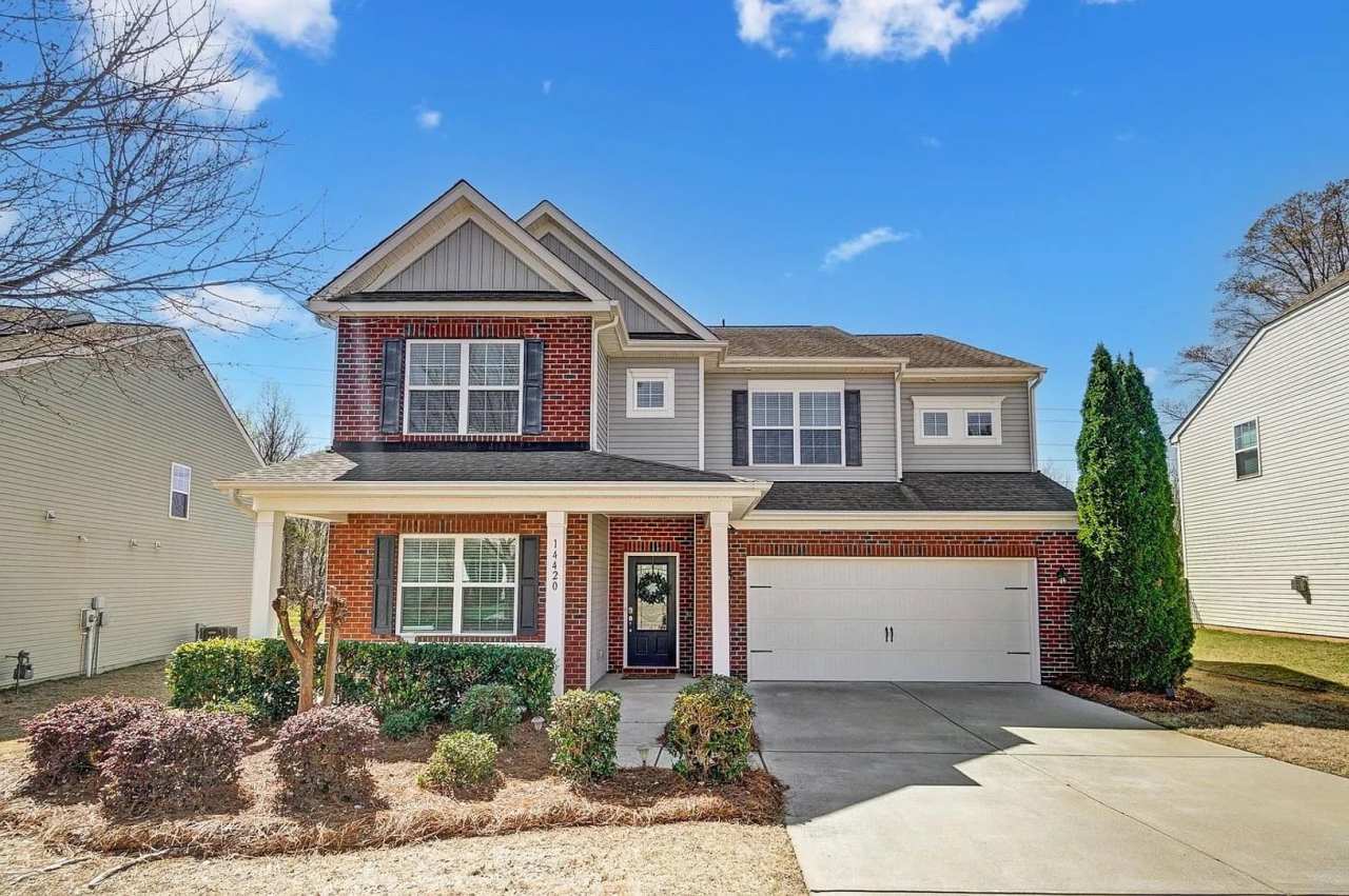 Room in 5 Bedroom Home at Green Birch Dr