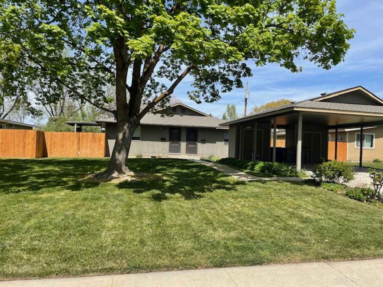 2 Bedroom 1 Bathroom Duplex Located on the Bench