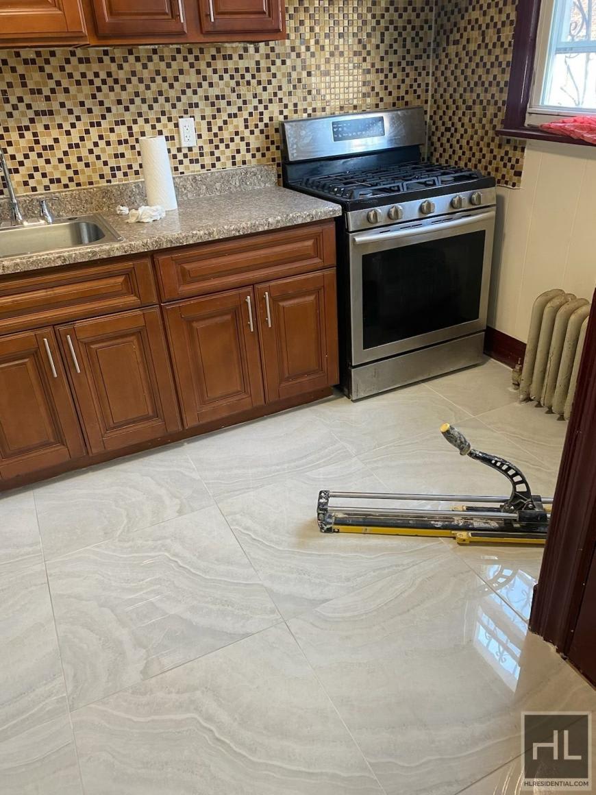 484 LINDEN BOULEVARD