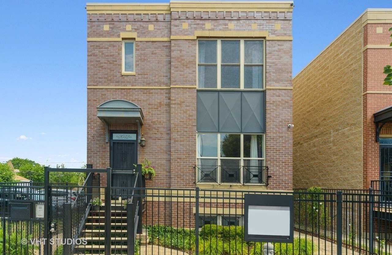 2042 W Warren Boulevard