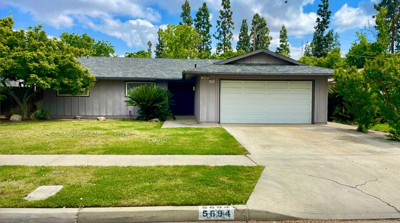 $2,100 Cedar  Bullard, 3 Bedroom Home - N. 9th St, Fresno