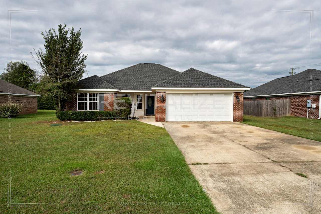 Spacious 3-Bedroom Home with Open Floor Plan and Big Backyard in West Mobile!